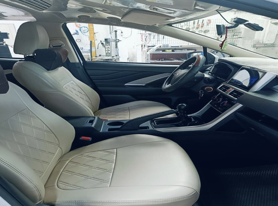 Vệ sinh nội thất chuyên sâu tại Hoàng Thịnh Auto 